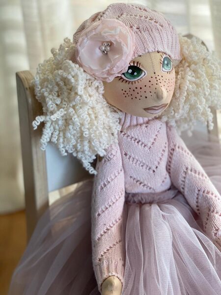 EXCLUSIVE LARGE-SIZE DOLLS