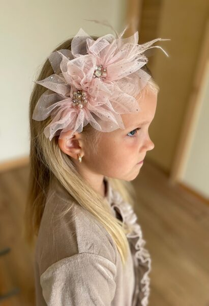 EXCLUSIVE BOW HEADBAND WITH DIAMONDS AND FEATHER